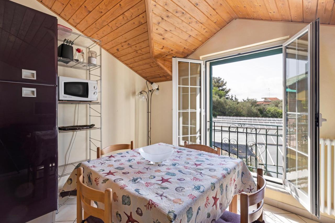 La Casa Di Lady Lejlighed Ceriale Eksteriør billede